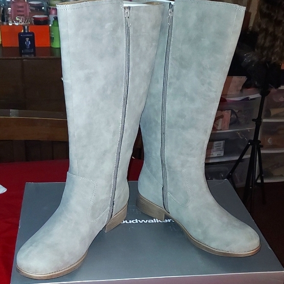 Boots - Picture 1 of 3